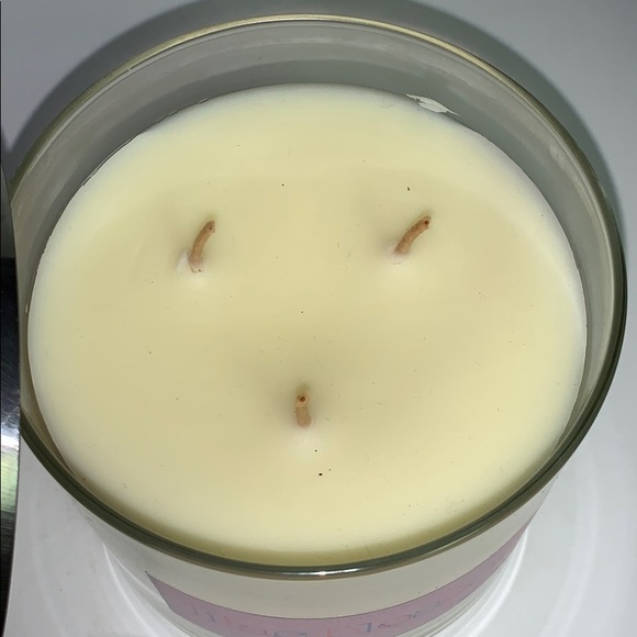 Lilac Blossom 3 Wick Candle Bath & Body Works RARE - Picture 3 of 9